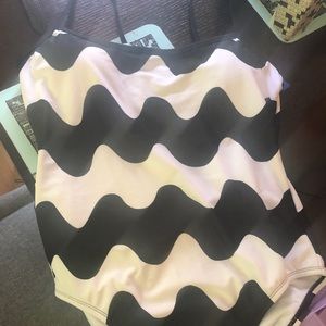 marimeko blak and white swimsuit size L never worn